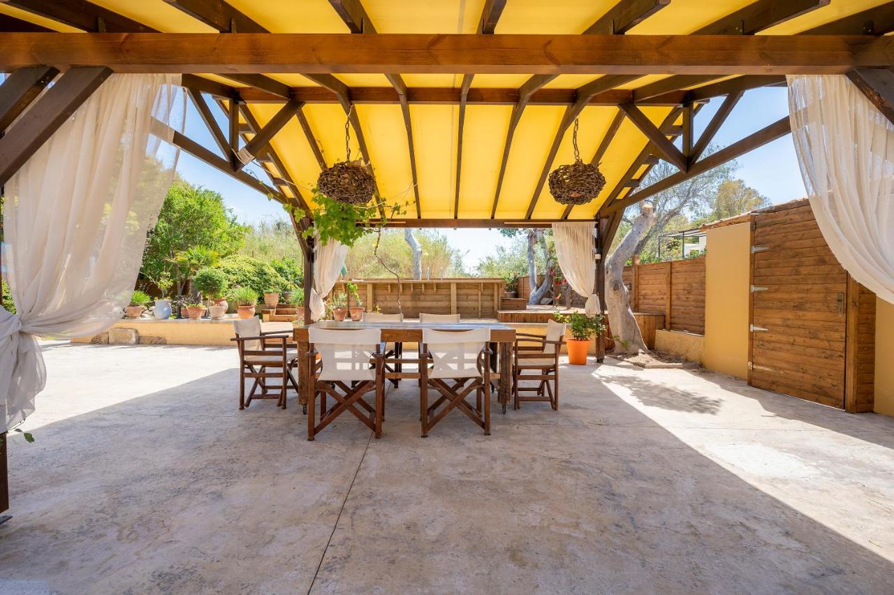 マスティハリ Selana House With Outdoor Poolヴィラ エクステリア 写真