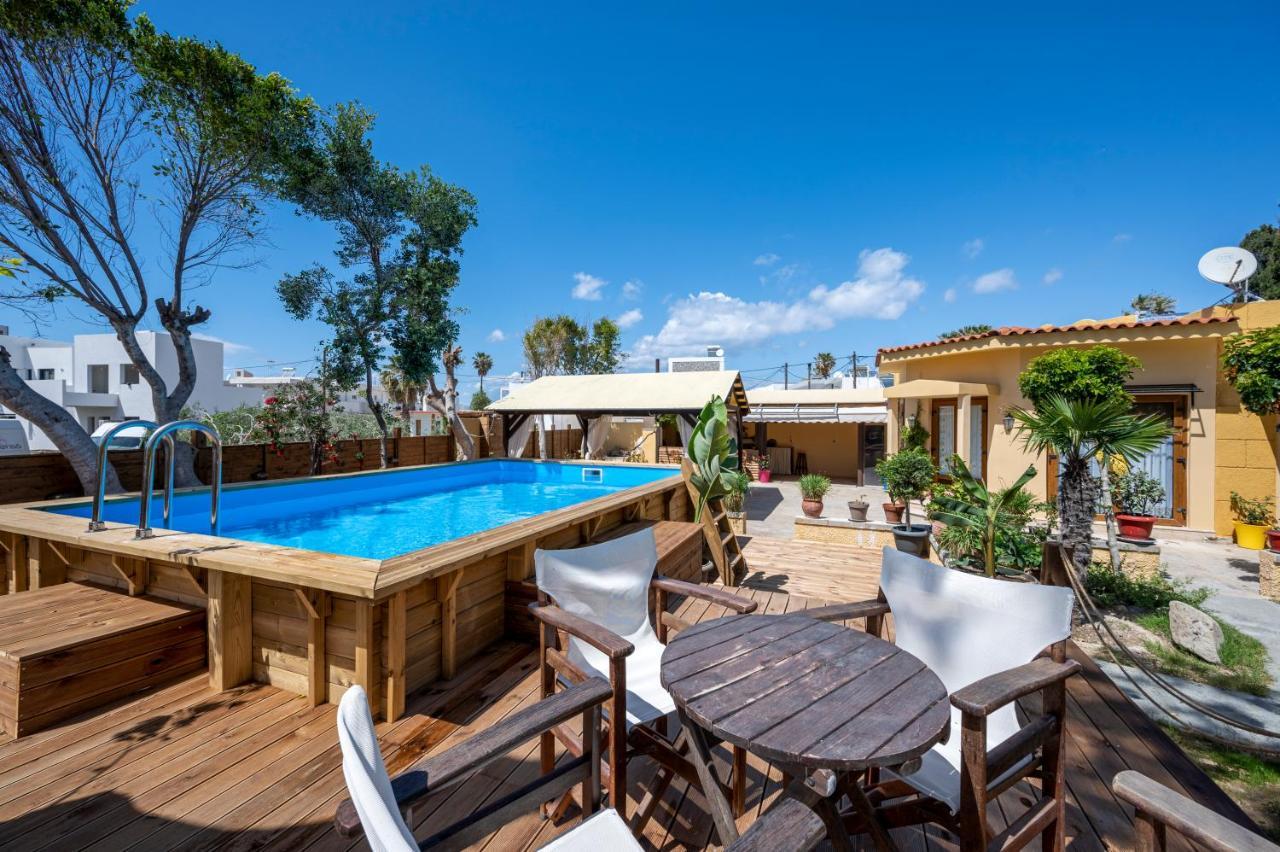 マスティハリ Selana House With Outdoor Poolヴィラ エクステリア 写真
