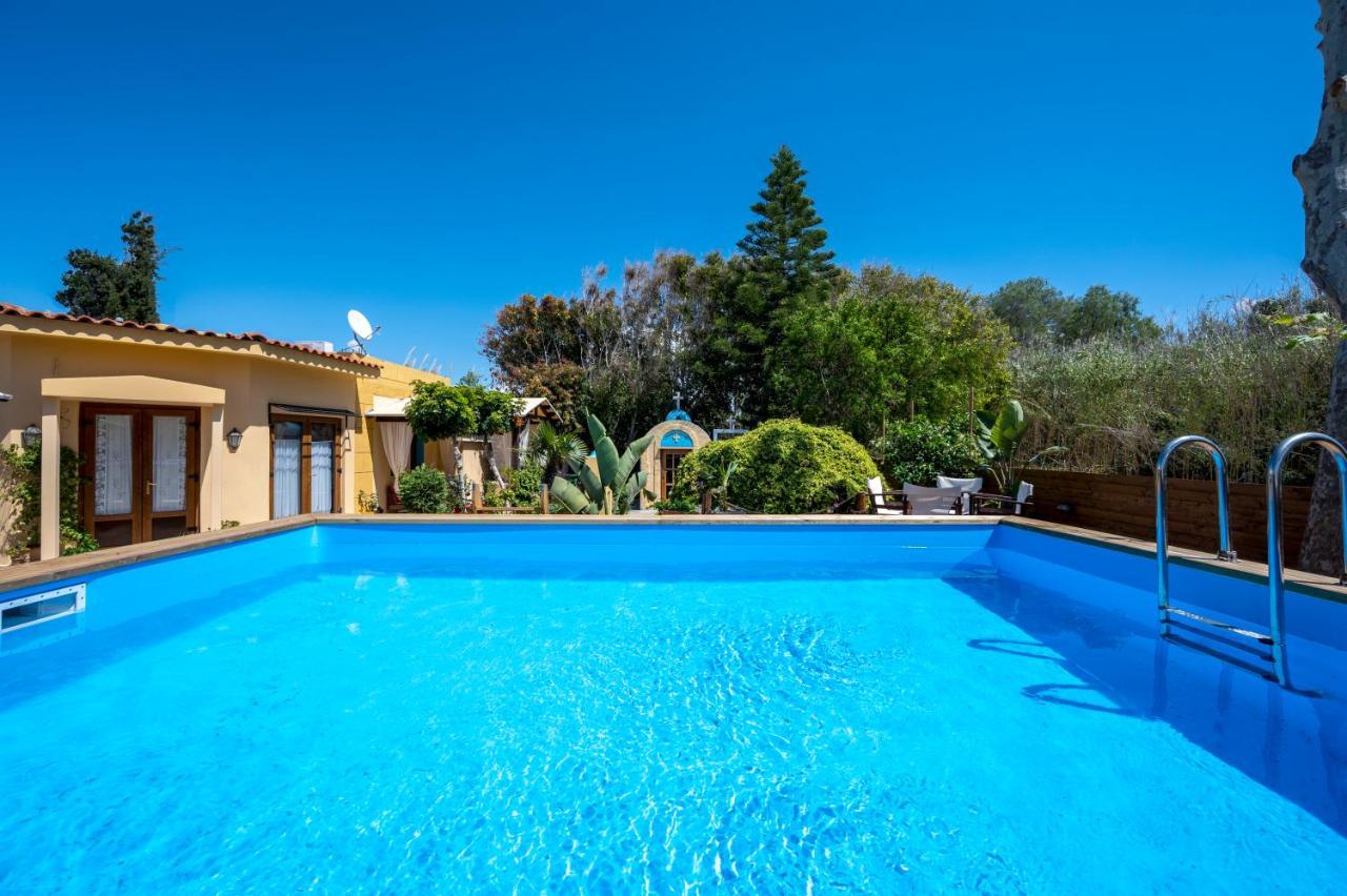 マスティハリ Selana House With Outdoor Poolヴィラ エクステリア 写真
